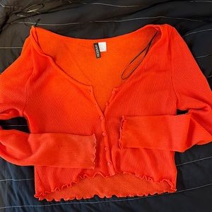 Size large, never been worn but no tag. Crop top. Lightweight.